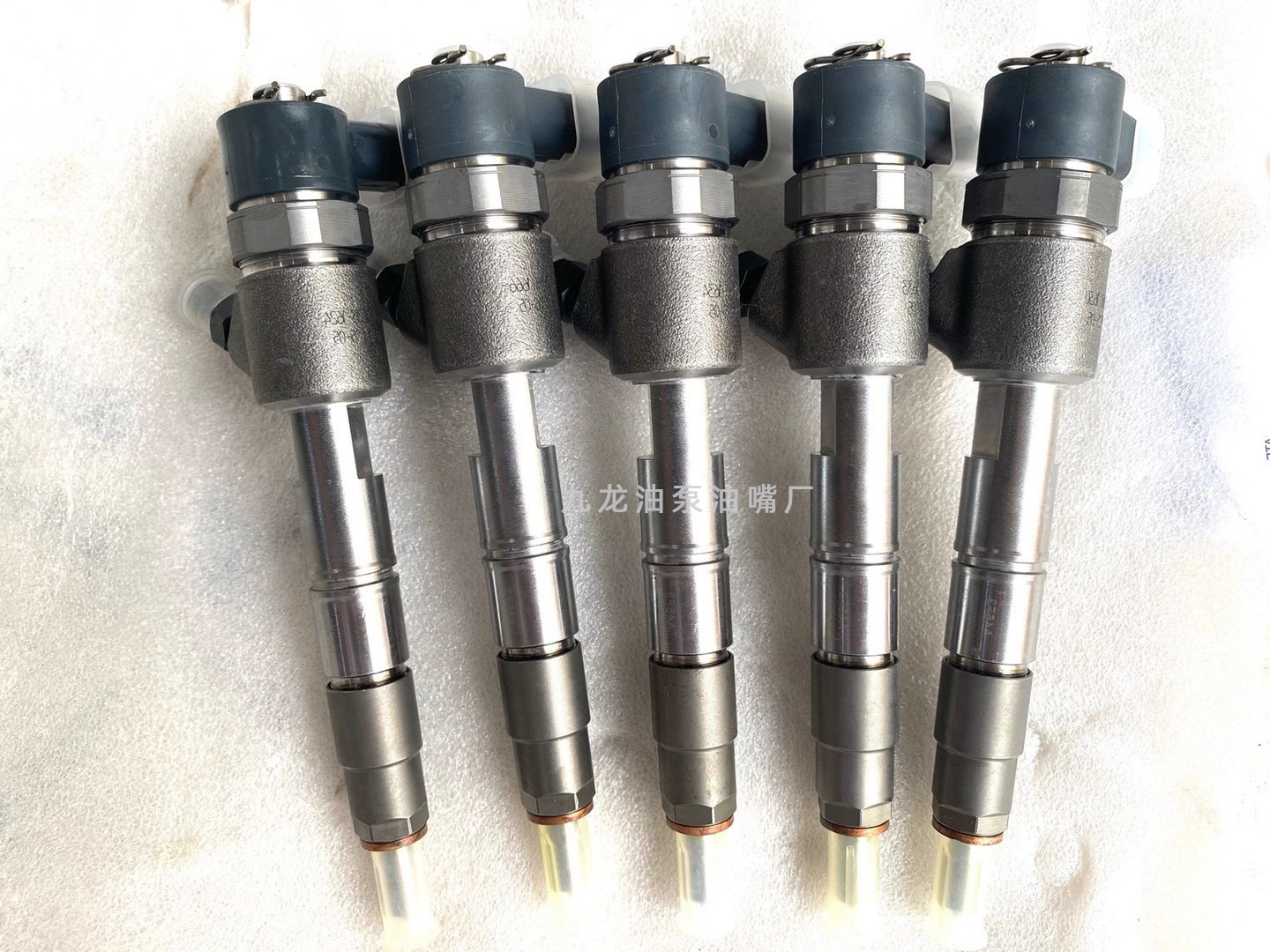 博士共轨喷油器0445110823适用于薪柴发动机柴油电喷油嘴总成823