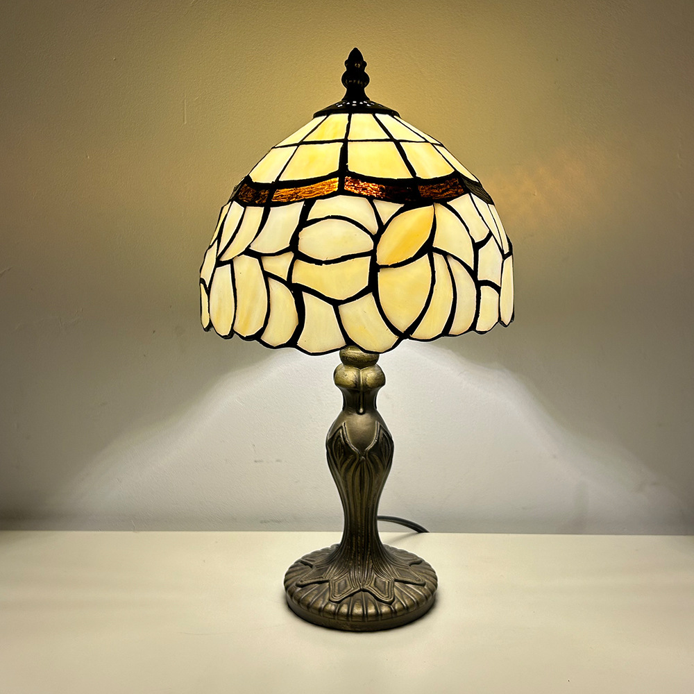 隆汇璟蒂凡尼跨境供货现代简约花瓣台灯 diy工艺礼品学习护眼桌灯