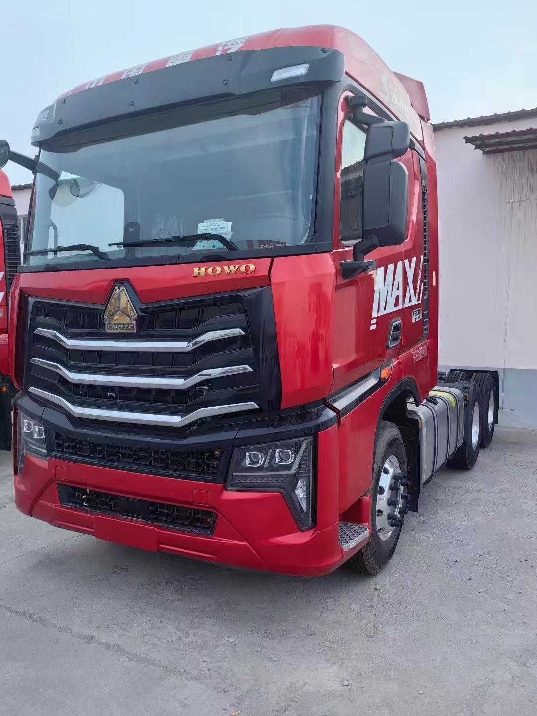 中国重汽max460马力手动挡牵引车一台销售电话18953179838微信同