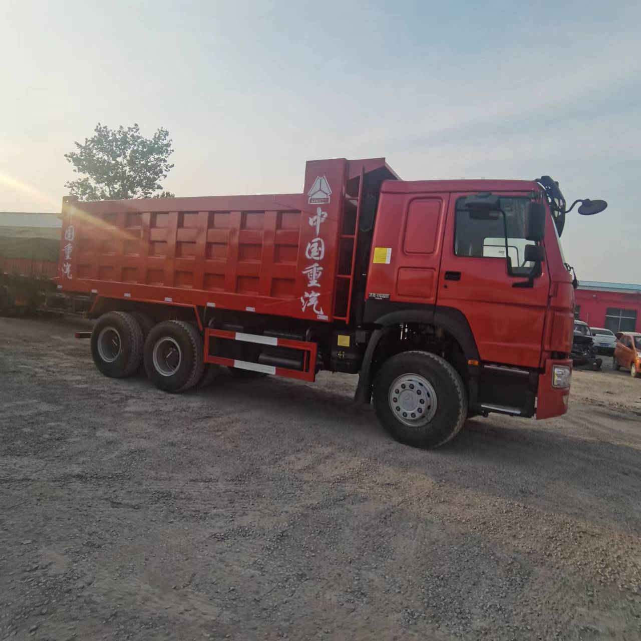 出口车型重汽二手豪沃后翻工程车自卸车371马力二手后八轮翻斗车