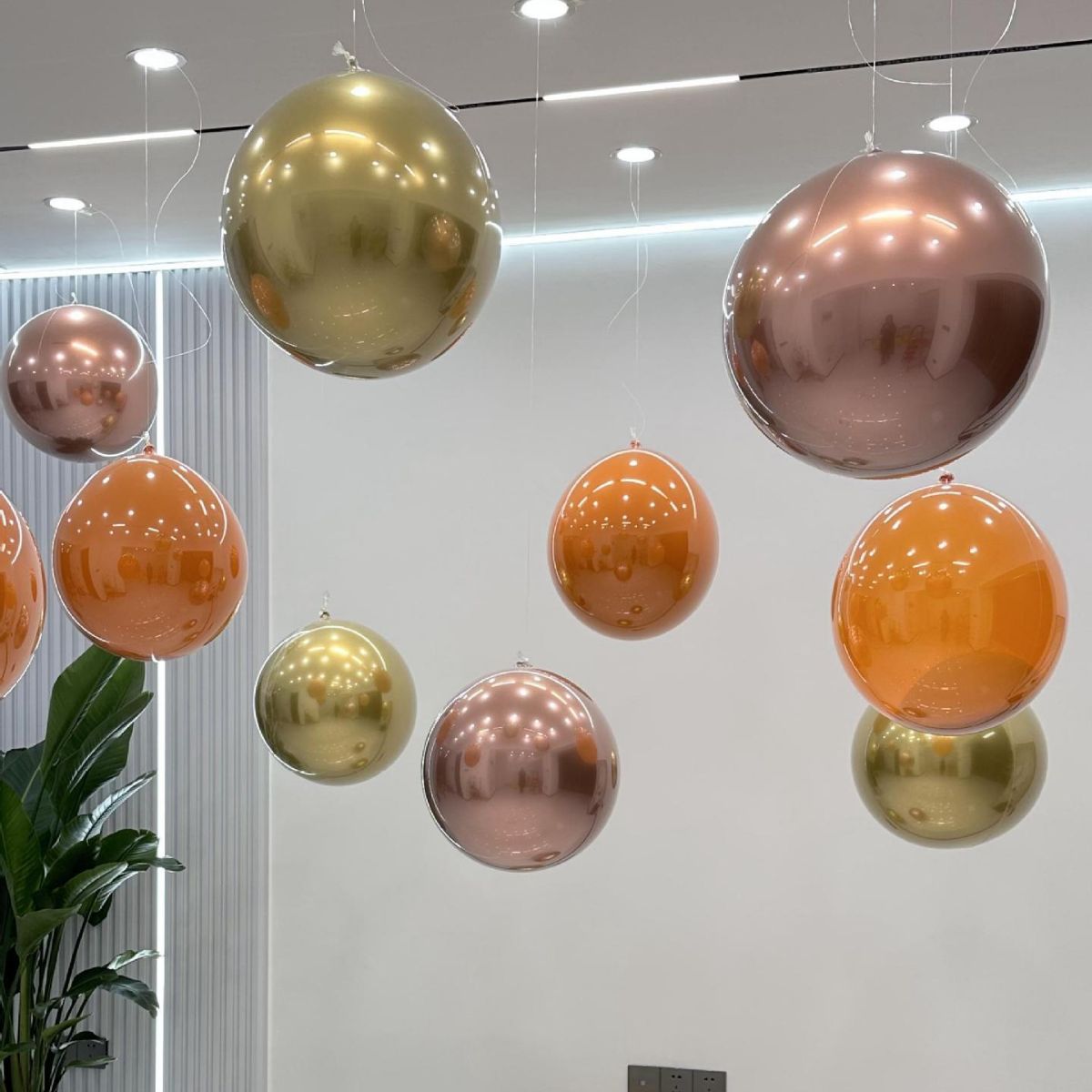 中秋国庆节商场店铺活动装饰气球开业周年店庆天花板吊球直播布置