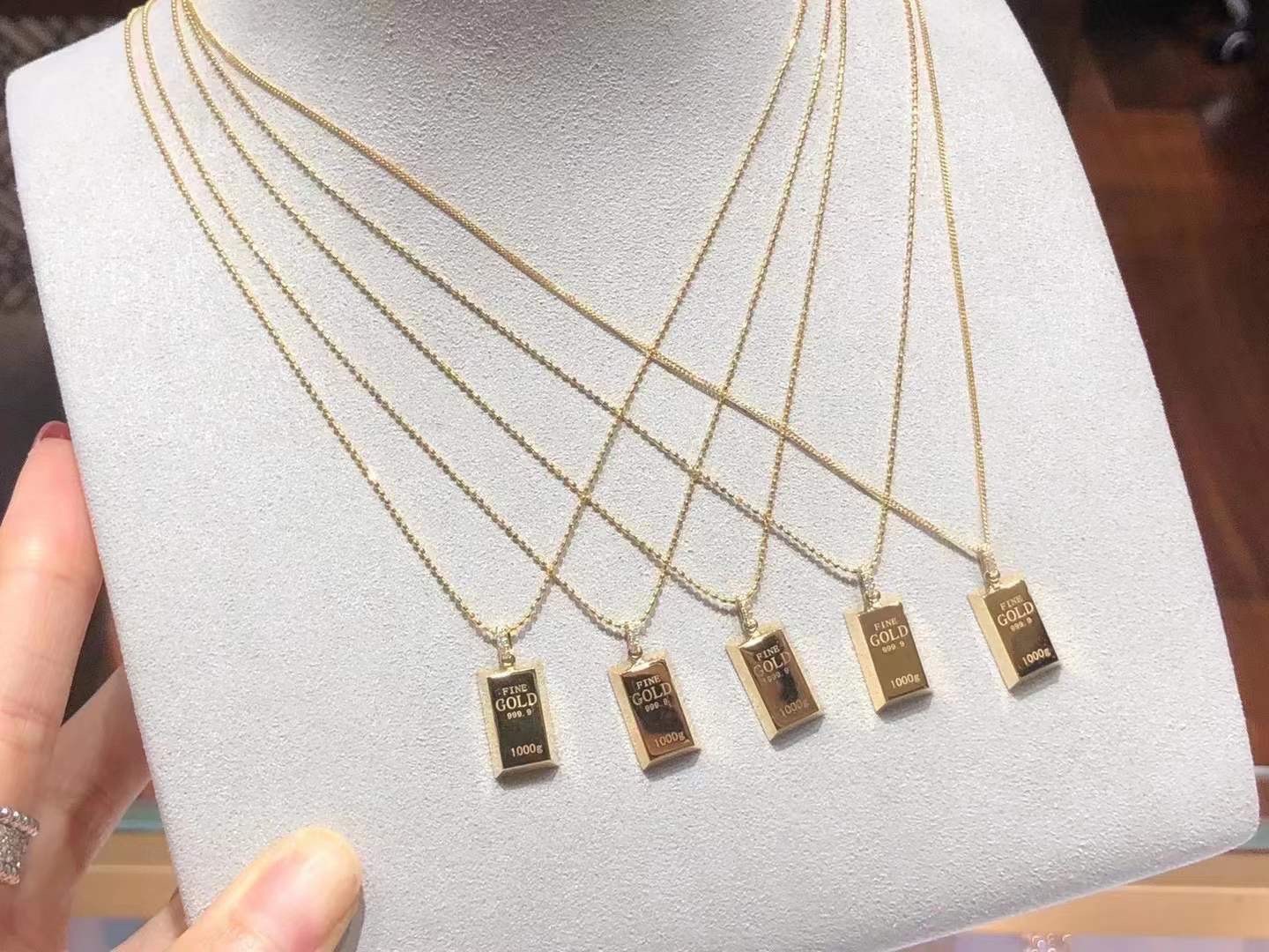 18k金暴富小金条吊坠au750黄金小金砖简约新款挂件女式黄金黄项链