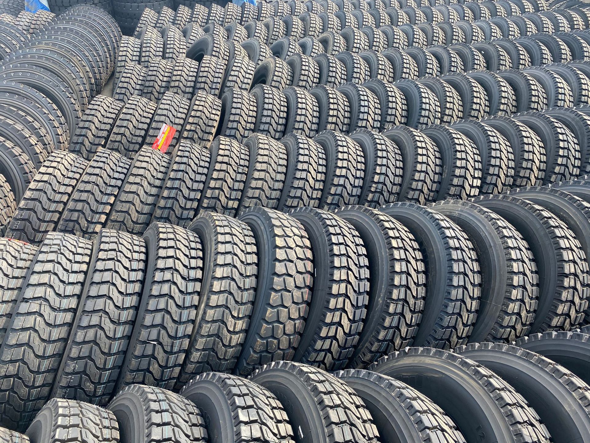 1200r20优盛工厂路多福轮胎特价处理经济型矿花中花标载耐磨