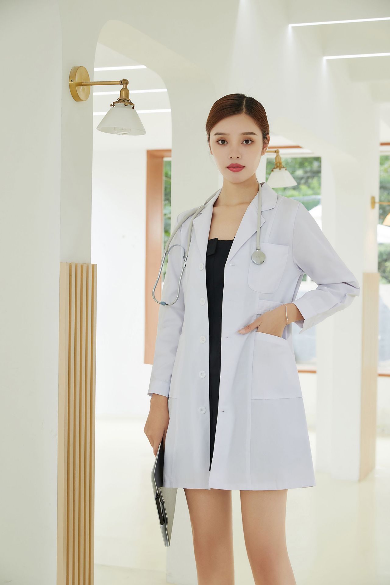 白大褂短袖长袖女医生夏季短袖医生大学生实验室服化学护士工作服