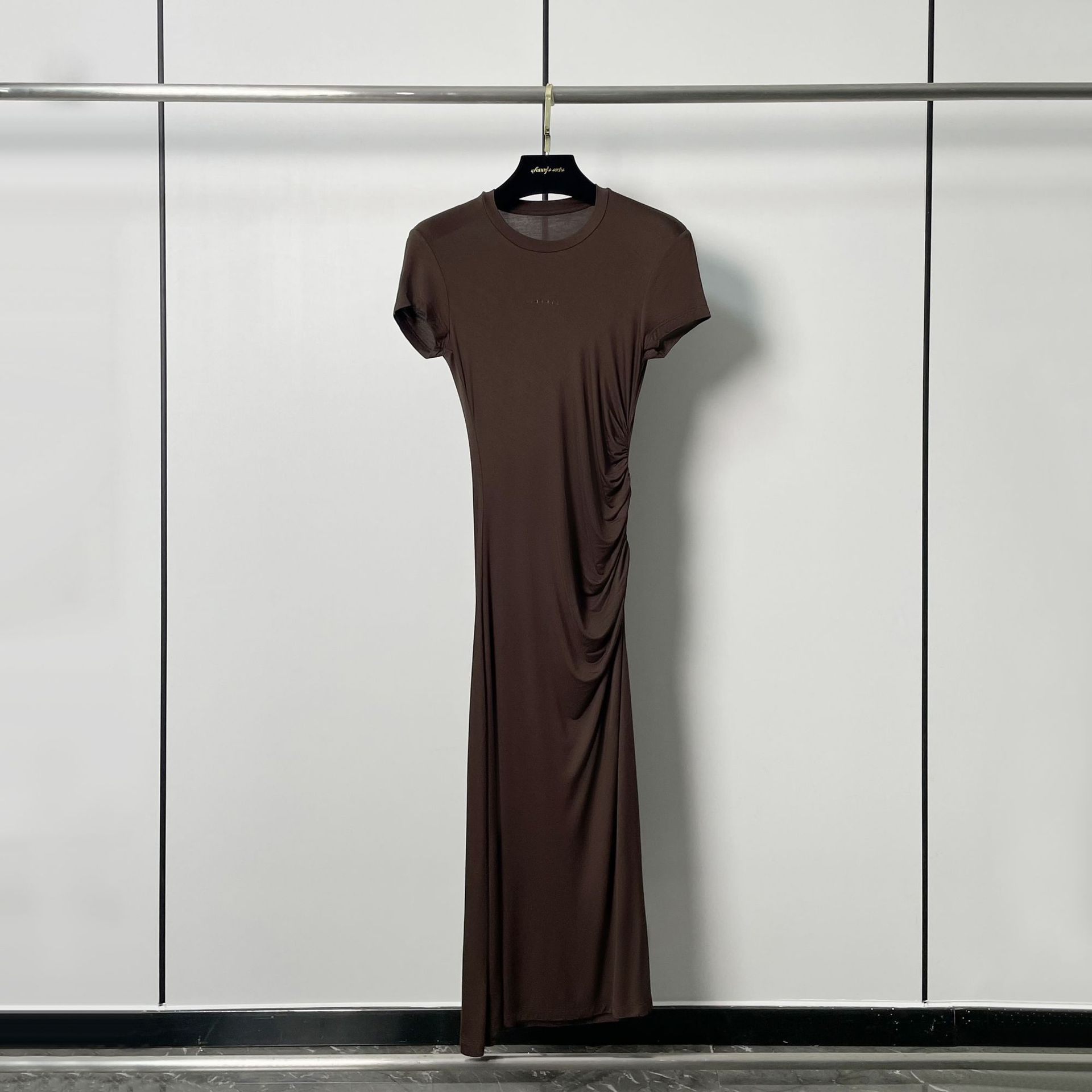 2024夏季新品弹力莫代尔短袖正肩捏褶连衣裙显瘦咖啡色长裙24129