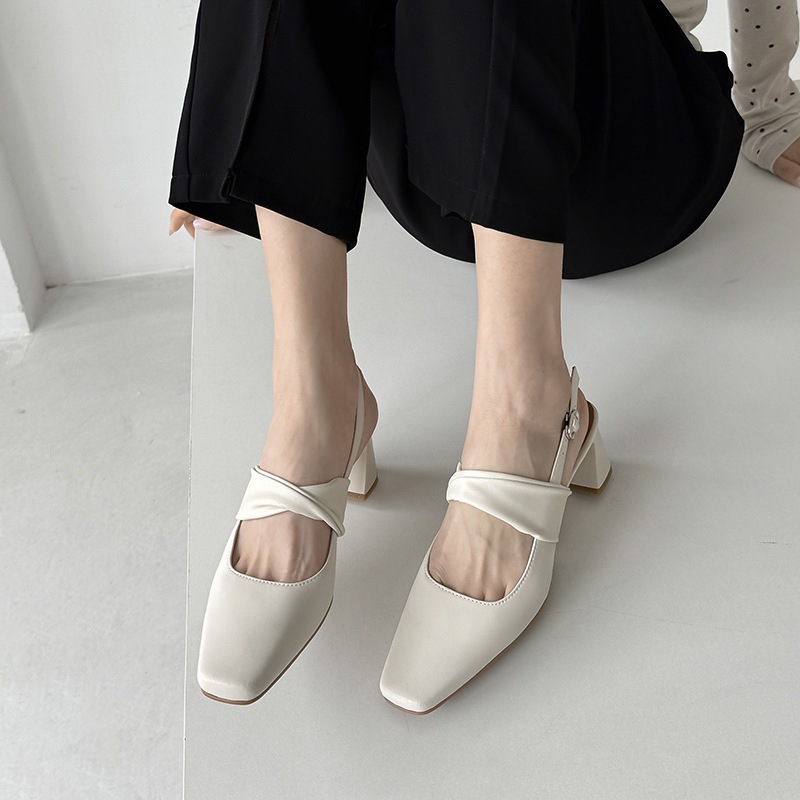 2024年夏季新款杏色气质通勤粗跟鞋时装鞋法式方头简约风凉鞋女鞋