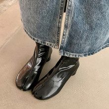 个性分趾时装靴子女2022年新款马丁靴时尚圆头粗中跟短靴春秋单靴