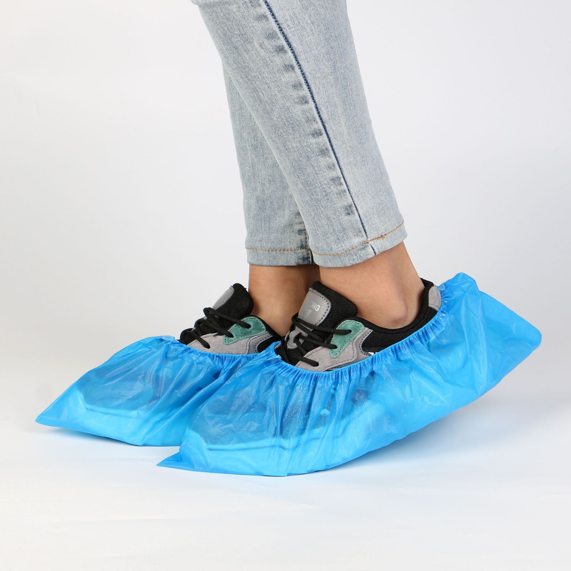 cpe塑料鞋套厂家销售加厚防尘鞋套无纺布│半覆膜│全覆膜脚套