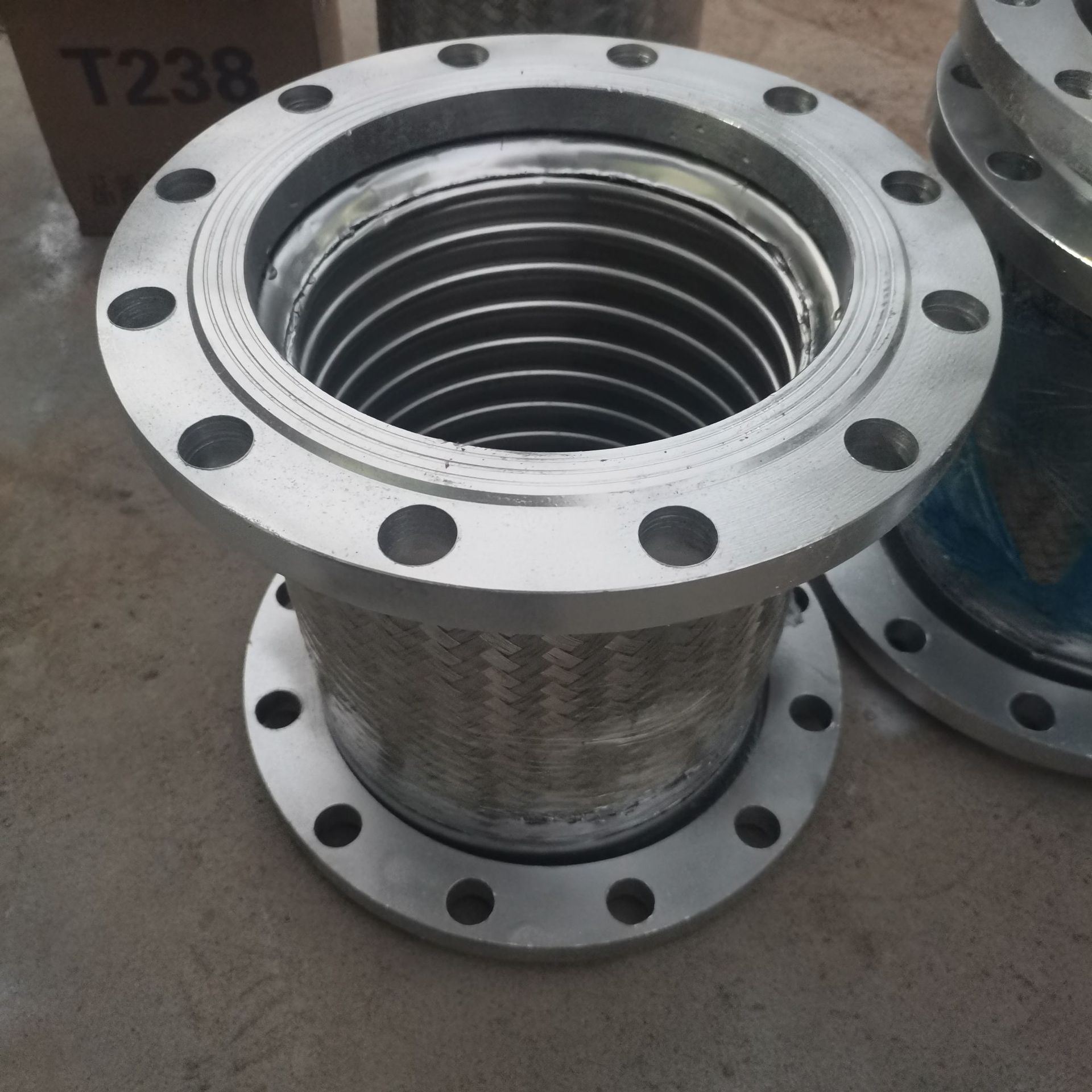 不锈钢法兰波纹管金属软管蒸汽管金属波纹软管泵用软连接