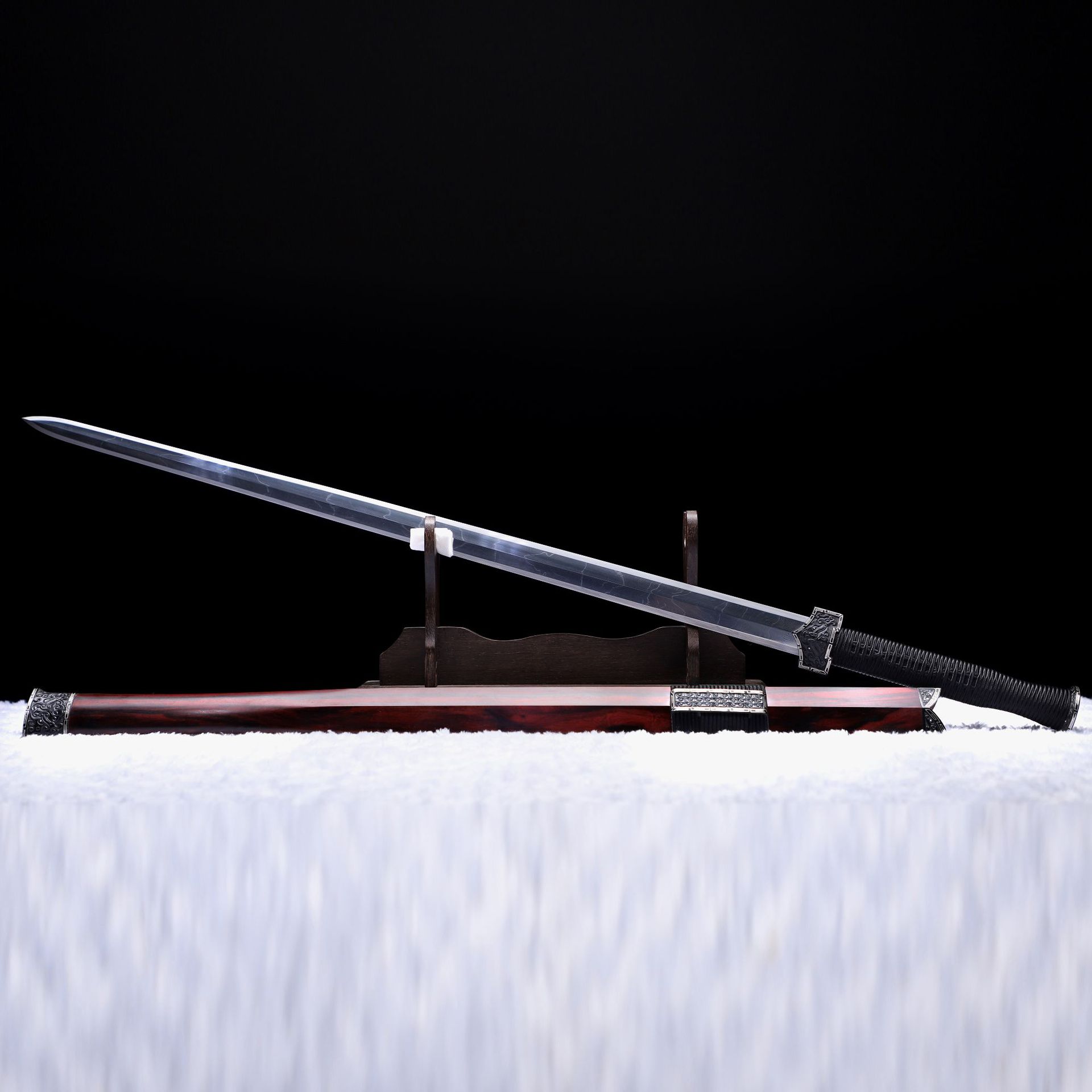 龙泉市刀剑手工锻打夹钢影视汉剑浮雕错银防身硬宝剑春秋剑未开刃