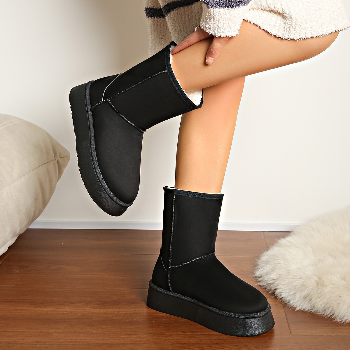 雪地靴女2024年秋冬季新款韩版圆头保暖加绒加厚中筒雪地棉靴批发