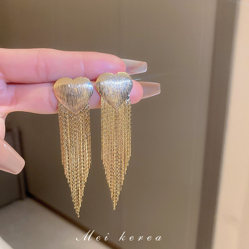 Silver Needle Metal Style Pearl Lovely Tassel Earrings European and American High-Grade Temperament Earrings Fashion New Earrings Wholesale