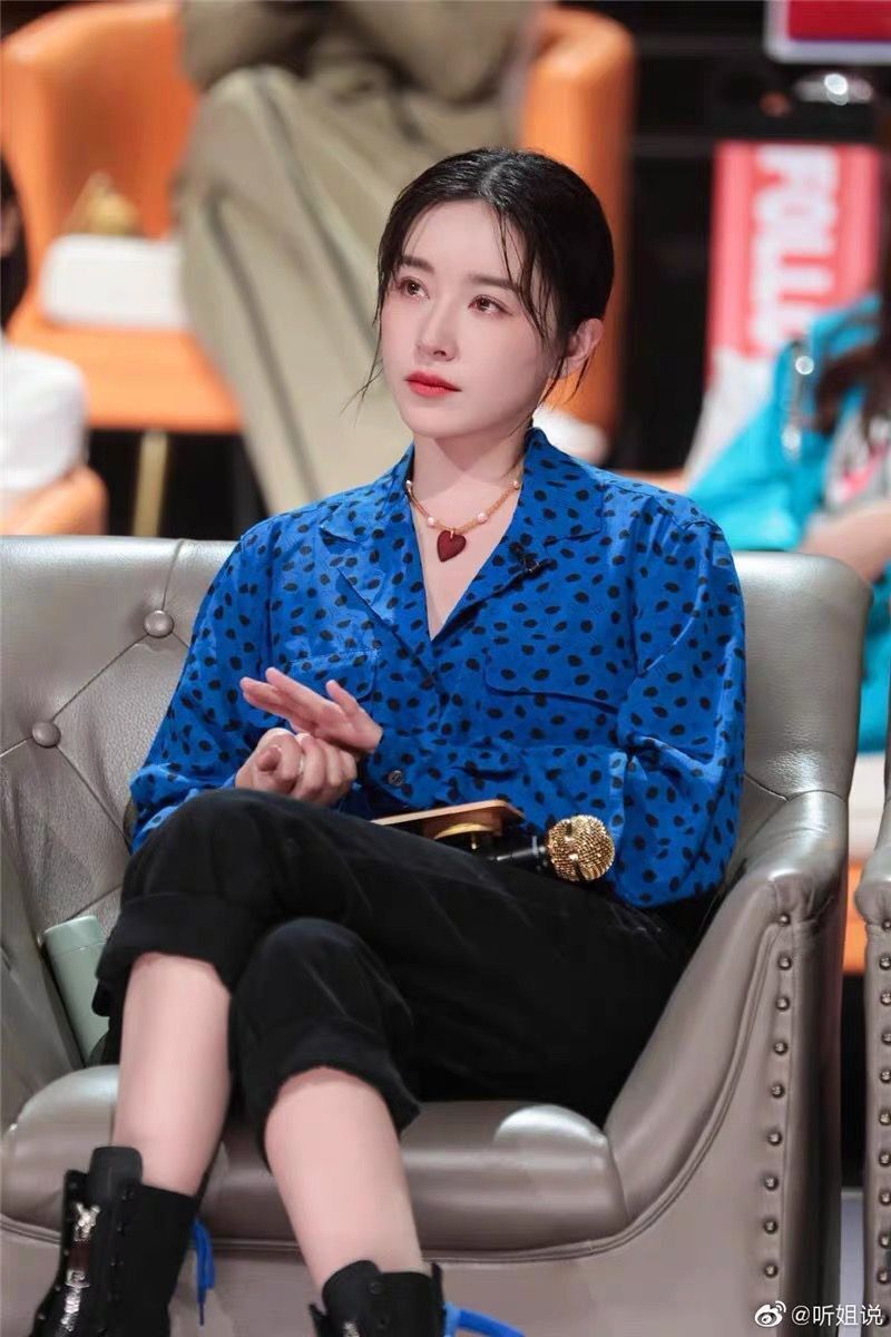 现货阚清子明星同款衬衫v领波点宝蓝色衬衣2022春女小众时尚上衣