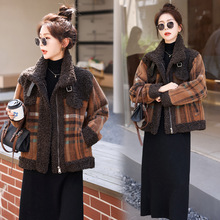 皮毛一体短外套女2022冬季新款韩版今年流行小个子加厚羊羔毛大衣