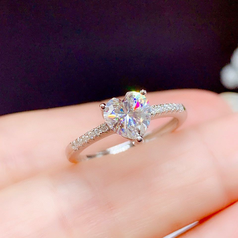 网红直播引流福利爱心形仿进口d色莫桑石钻戒女 pt950高碳钻戒指