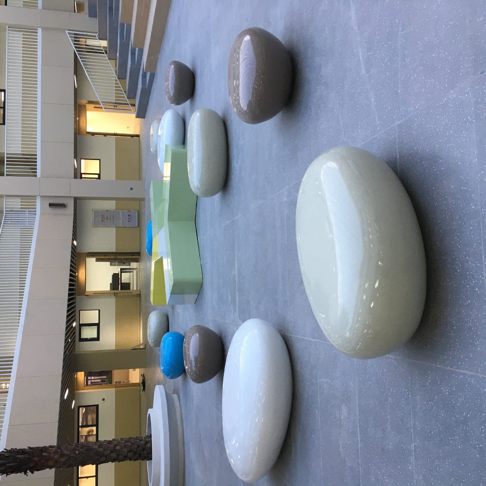 玻璃钢座椅鹅卵石坐凳户外广场创意休息椅机场等候椅商场休闲椅