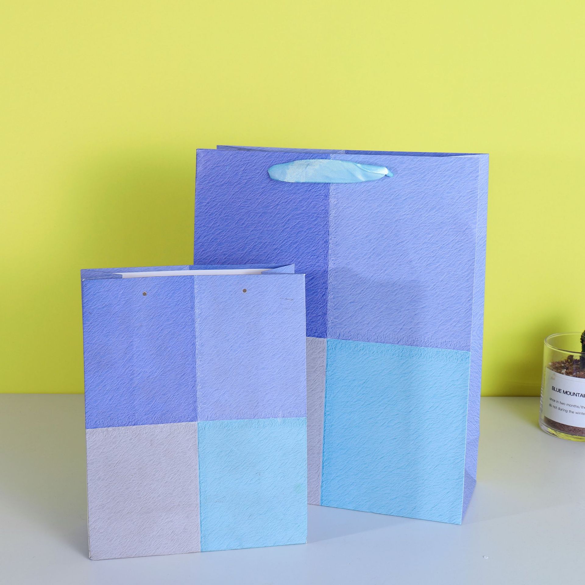 Yiwu Factory Clothing Paper Gift Bag Gradient White Card Handbag Blue Gift Bag Universal Packaging