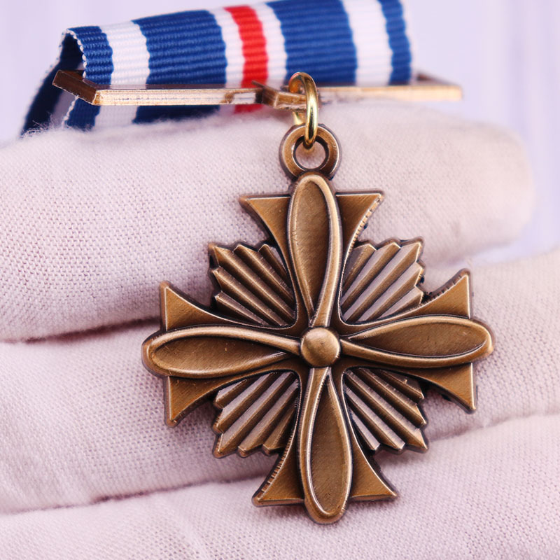 复古十字金属勋章