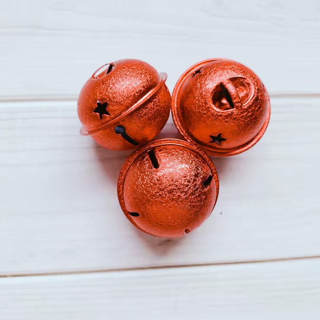 铃铛颜色是调色,不同批次都会有点色差,属于正常现象.