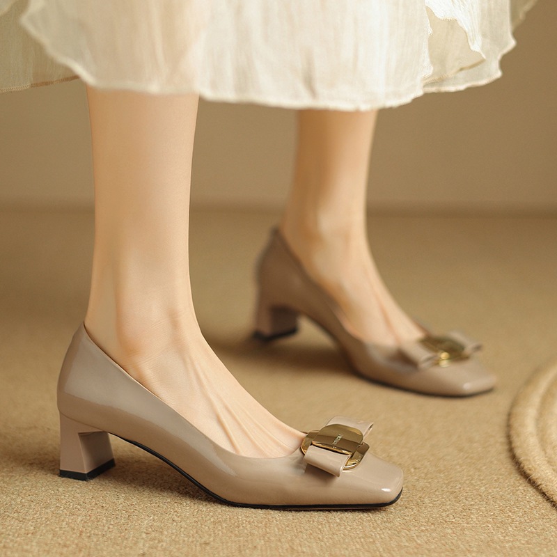 方头中跟单鞋女2024秋季新款淑女鞋酒红浅口软皮舒适粗跟红色婚鞋