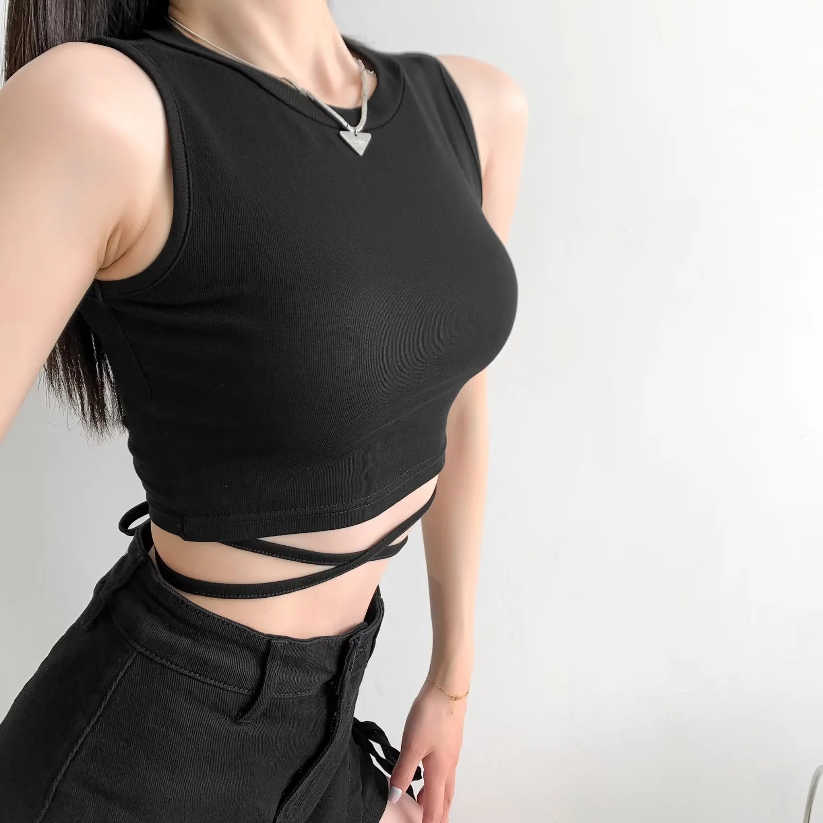 腰部绑绳超短款纯色背心女辣妹性感圆领露腰爵士舞蹈系带打底上衣