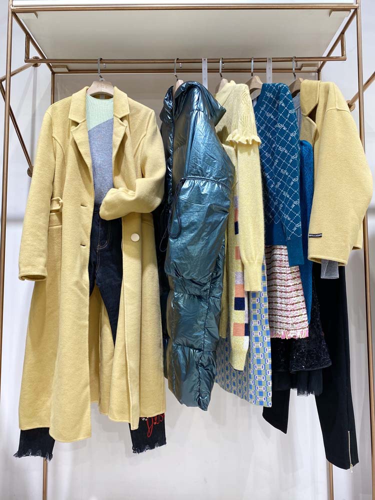 欧丝蒂雅文批发进货羽绒服一手货高端实体店原创直播品牌折扣女装