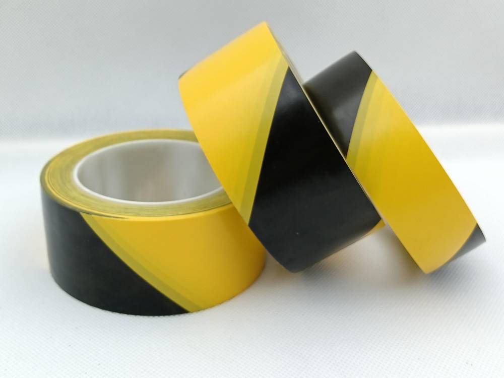 厂家订制pvc警示胶带 黄黑安全警戒消防警示车间划线50米地板胶带