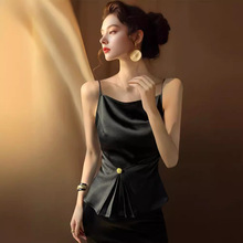 吊带背心女夏外穿性感黑色短款一字肩上衣法式今年流行漂亮的小衫