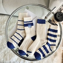 蓝白条纹粗线中筒袜子女秋冬季刺绣运动日系学院风韩版长筒堆堆袜