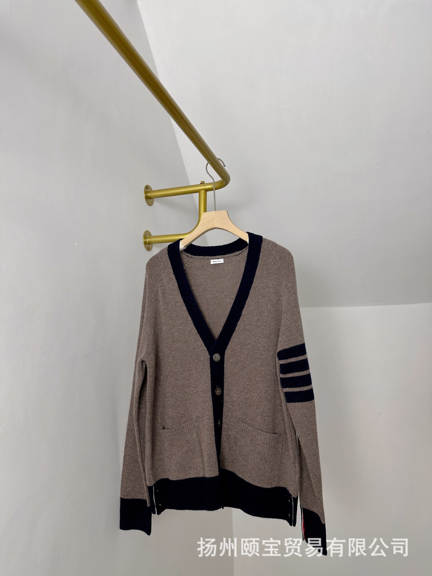 tb2023秋季新款棕色羊毛v领口袋蓝边羊毛针织开衫学院风男女同款