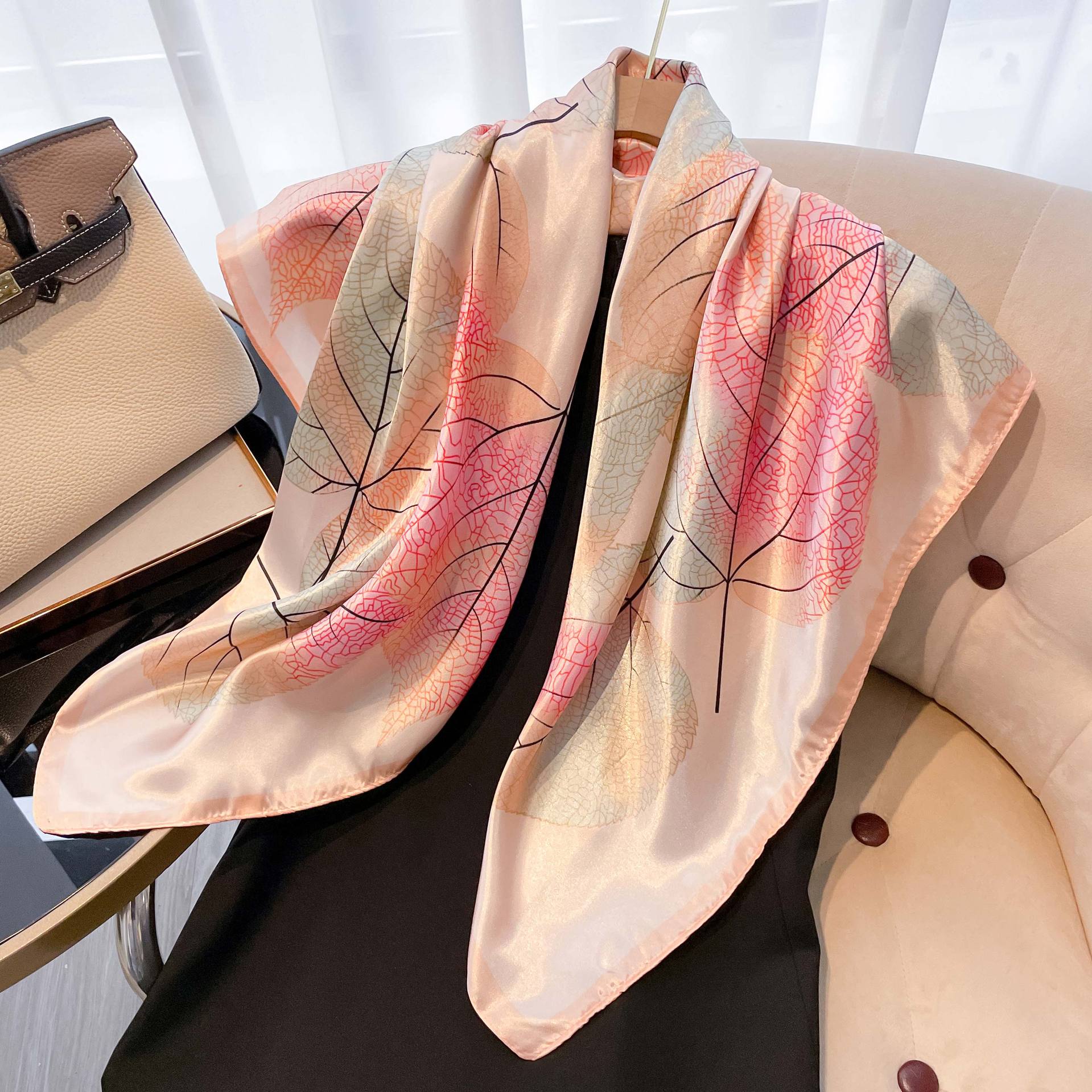 新款韩版防晒丝巾女薄款围巾披肩夏季外搭长款超大沙滩纱巾印花女