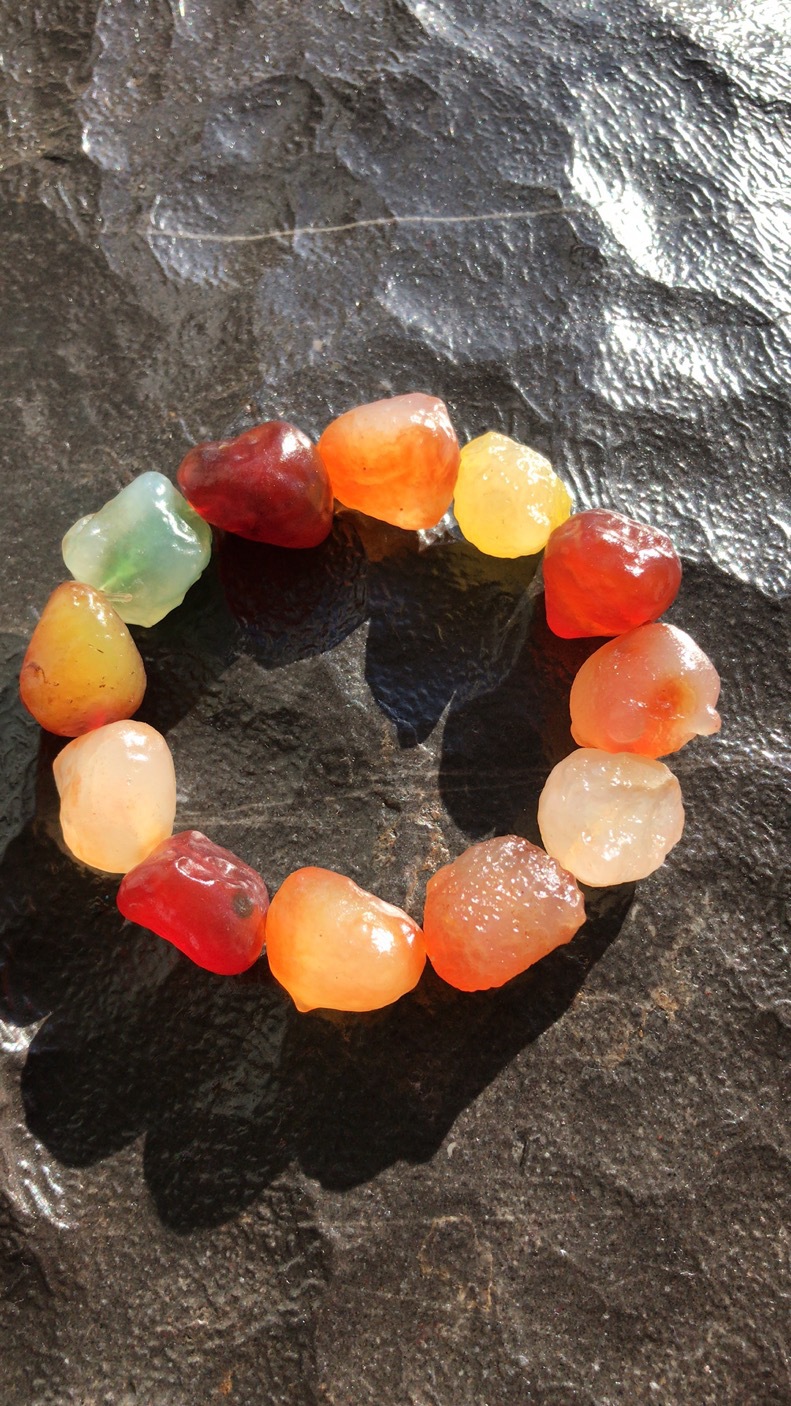 批发阿拉善戈壁原石玛瑙彩色手串饰品