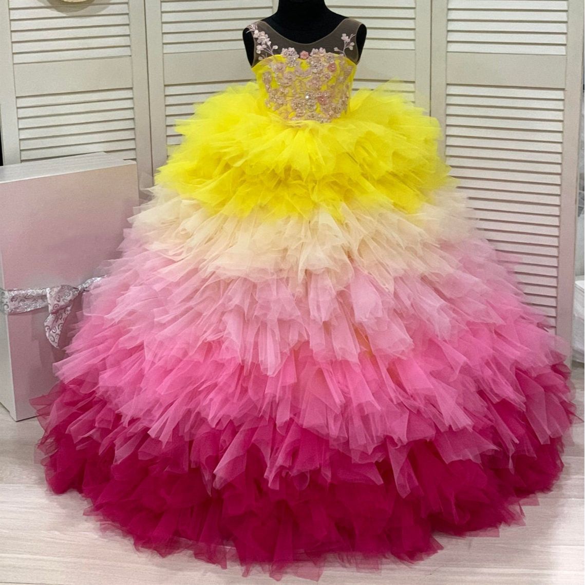 儿童礼服女童公主裙拖尾蓬蓬纱裙重工渐变粉色t台走秀钢琴演出服