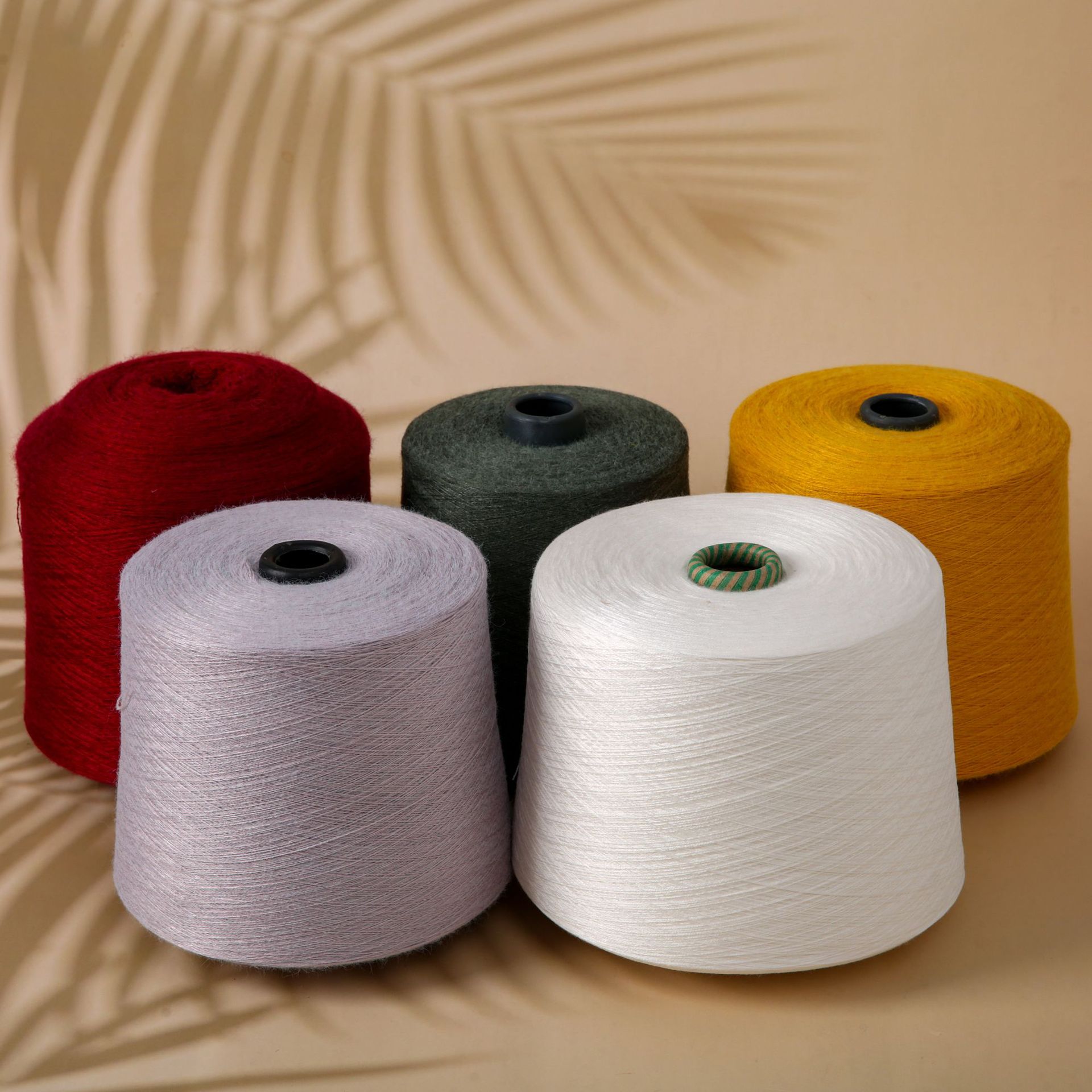 厂家供应 2/28s兔毛包芯纱色纱 仿兔毛包芯纱胚纱 现货批发