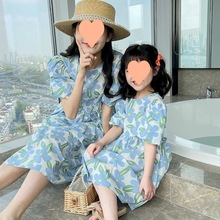 母女装夏季连衣裙亲子裙夏装女童新款洋气碎花裙宝宝亲子装中长裙