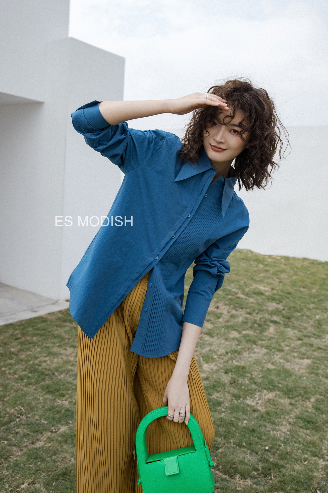 es modish 春季新品 设计感都市休闲单排扣纯色长袖长尖领衬衣女