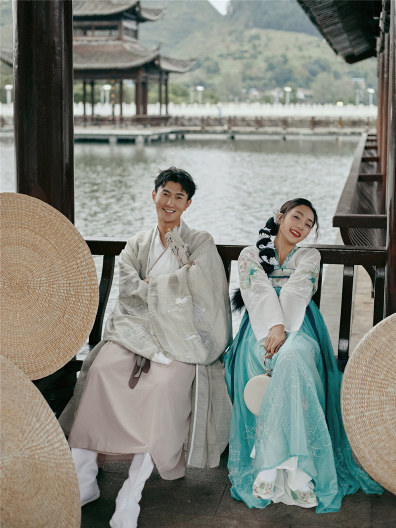 21影楼情侣装写真旅拍复古汉服国潮风艺术照网红户外中式主题婚纱