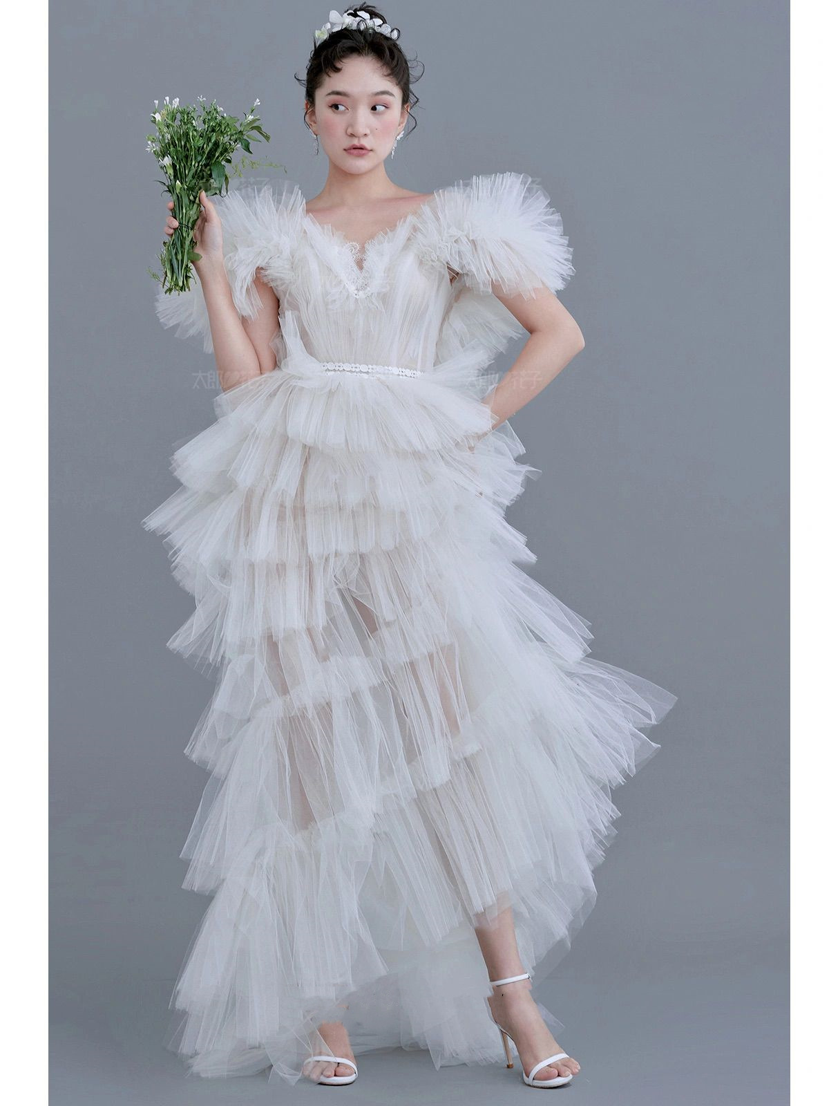 2021新款影楼油画风主题服装婚纱摄影彩纱情侣写真拍照内景礼服