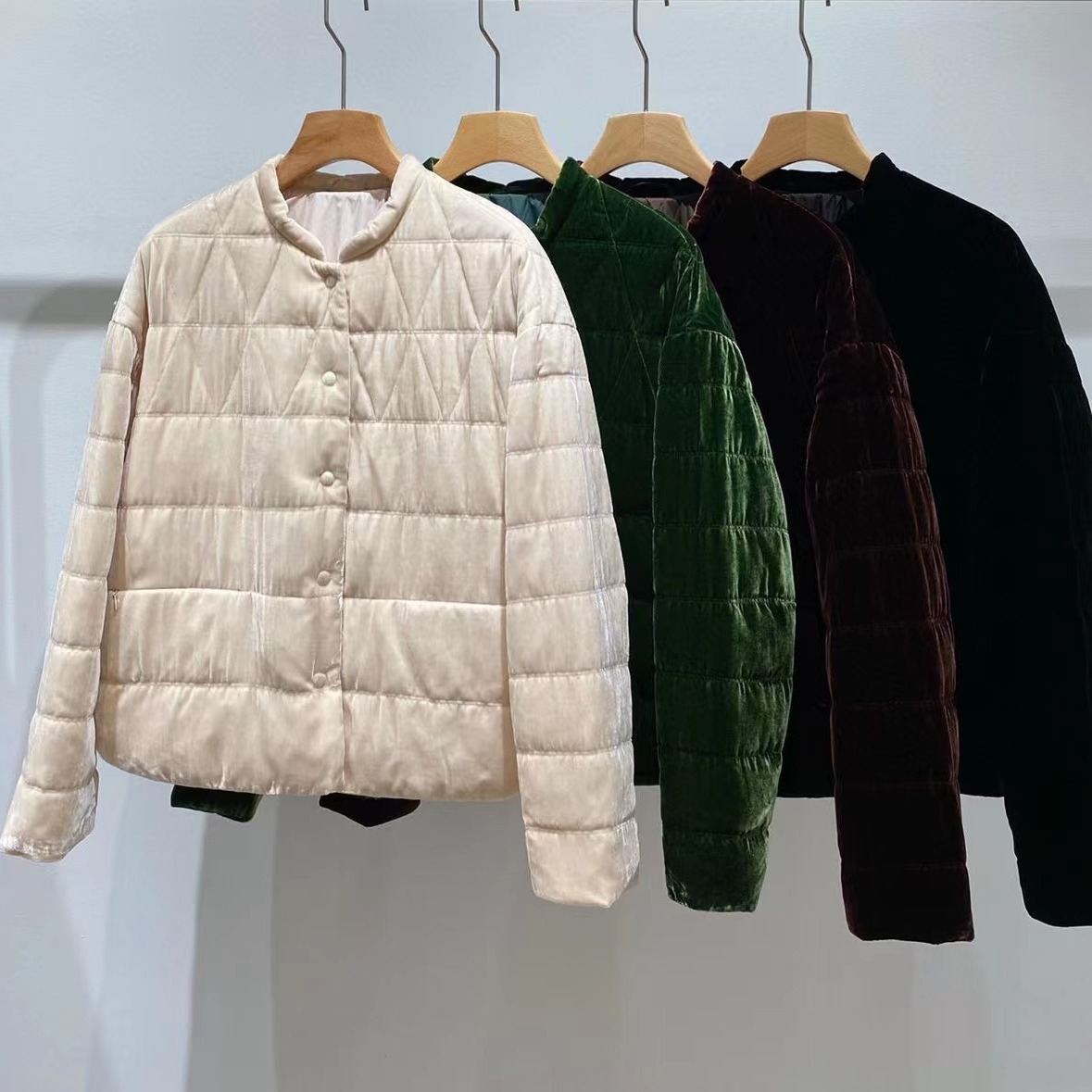 真丝丝绒白鹅绒羽绒服女短款2023冬季新款棒球领轻薄保暖外套a592