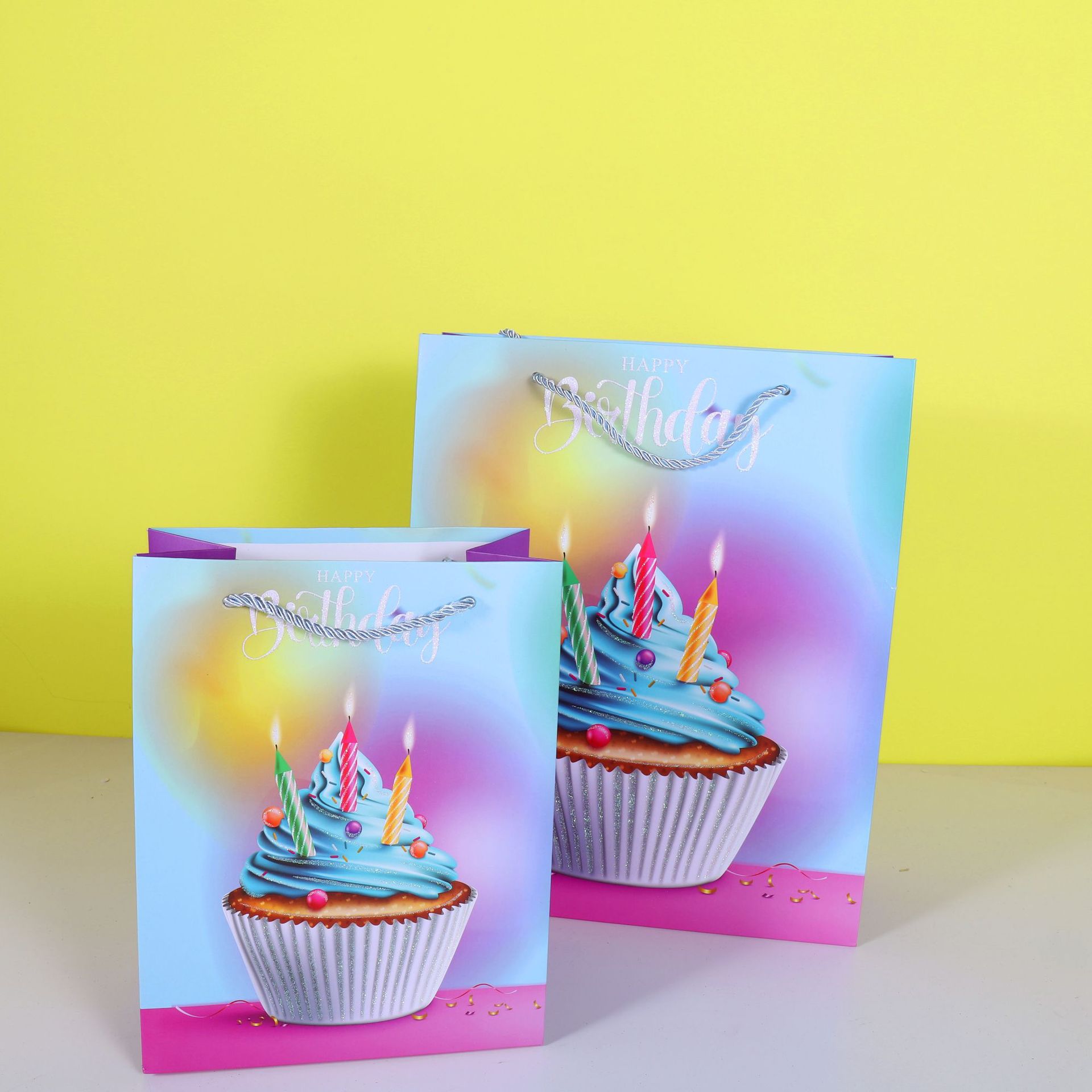 Yiwu Factory Dusting Powder White Card Birthday Gift Portable Paper Bag in Stock Wholesale Balloon Cake Birthday Celebration