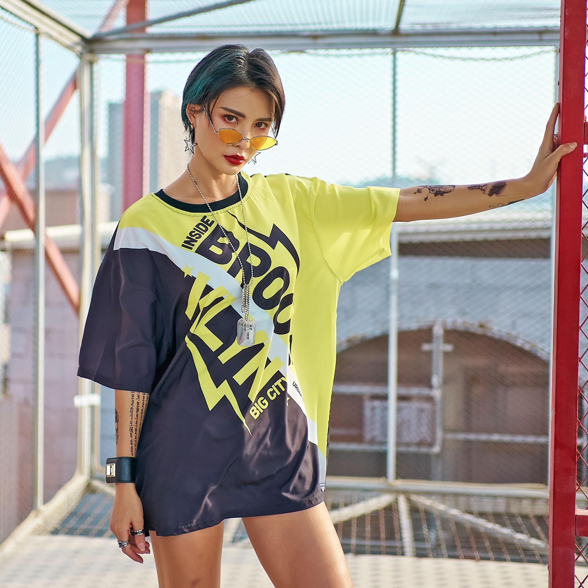 2021夏季新款女士短袖t恤欧美复古黄黑撞色宽松大码街舞嘻哈女装