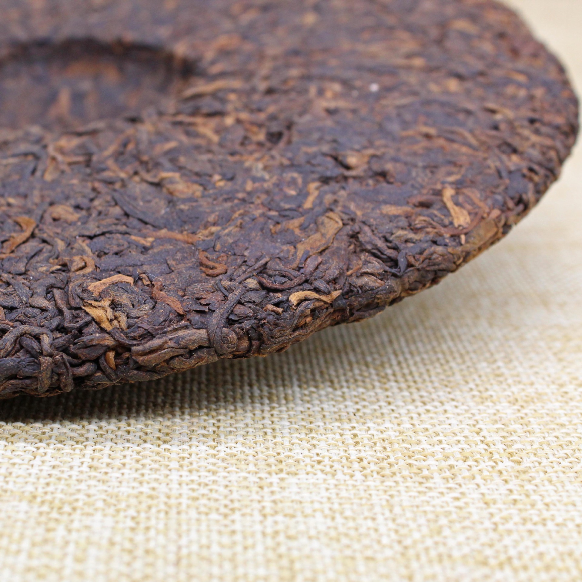 云南宫廷普洱 金芽贡饼普洱 云南普洱茶七子饼茶 金芽熟茶 饼茶