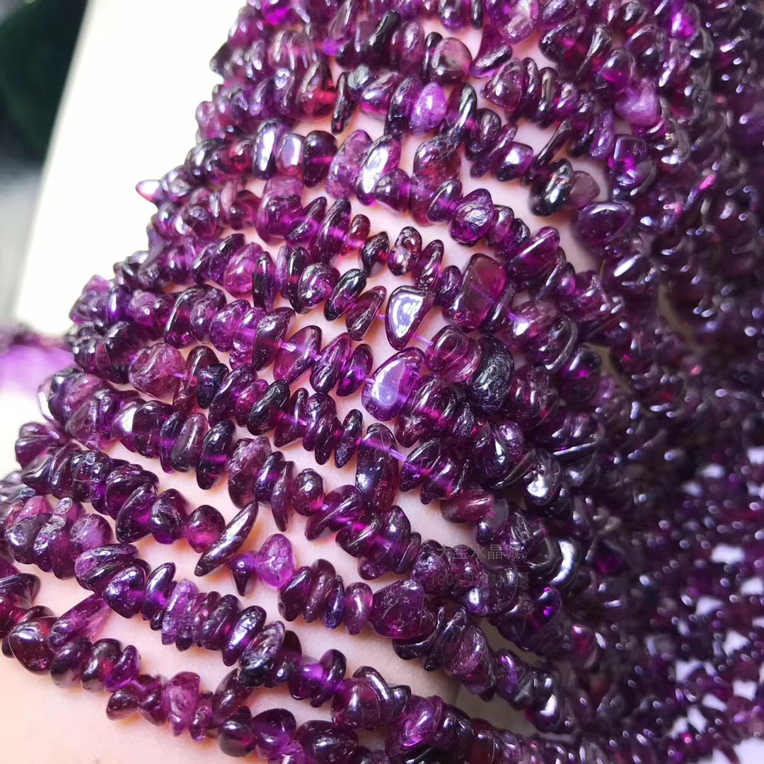 天然巴西紫牙乌石榴石有孔碎石半成品不规则散珠旺夫石手链女项链