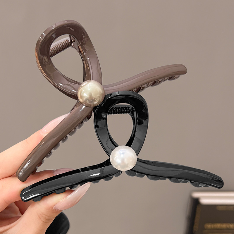 气质珍珠抓夹女后脑勺大号鲨鱼夹洗澡盘发夹子2024新款发卡头饰夏
