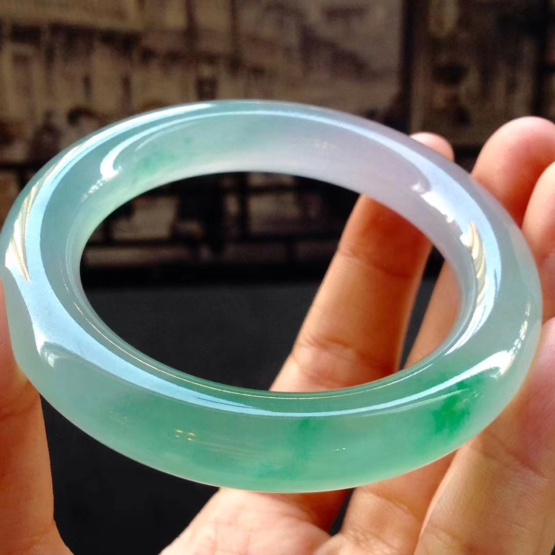 缅甸天然冰种翡翠手镯飘绿贵妃镯正圈玉手镯圆条玉镯子