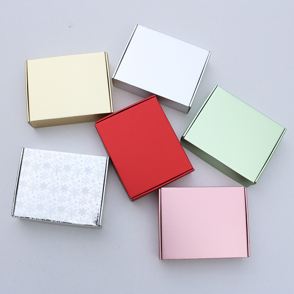 金属亮膜彩色批发瓦楞纸女衣服西装打包快递包装盒现货飞机盒定制