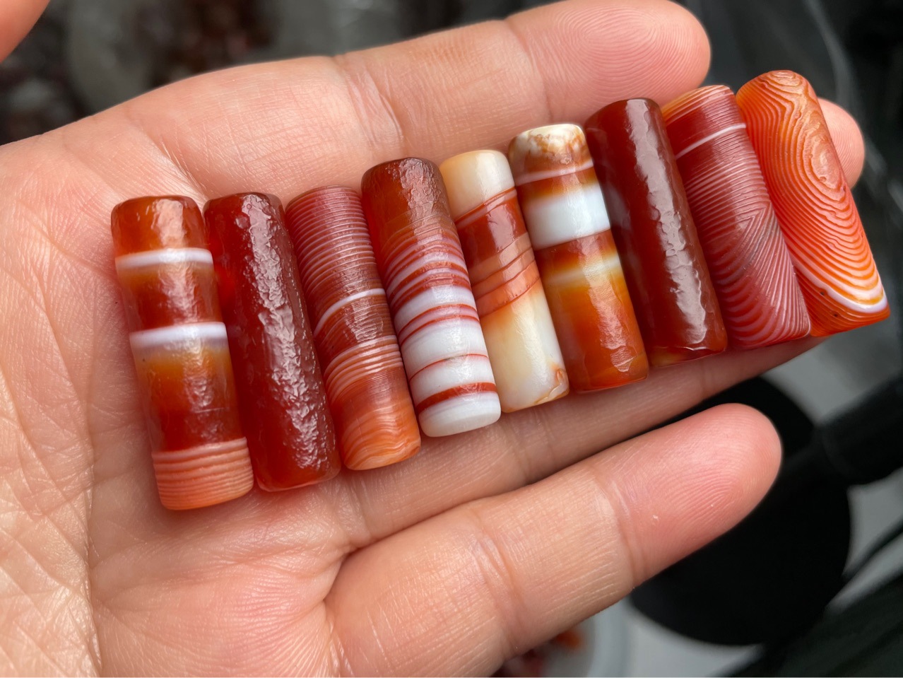 厂家直供巴西料缠丝玛瑙带风化纹包浆直桶珠散珠 时尚diy佛珠配饰