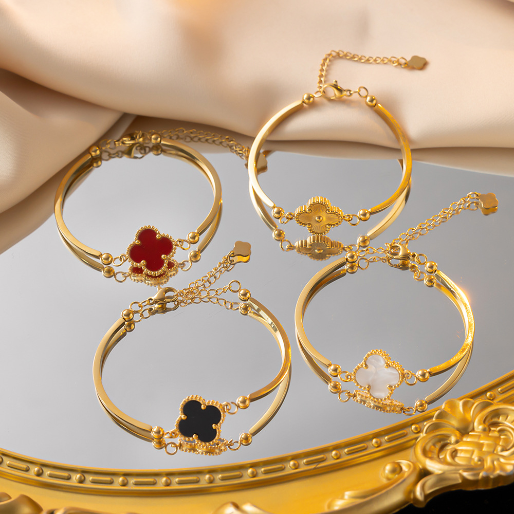 欧美钛钢新款四叶草手镯女生不掉色气质百搭个性网红轻奢手饰批发