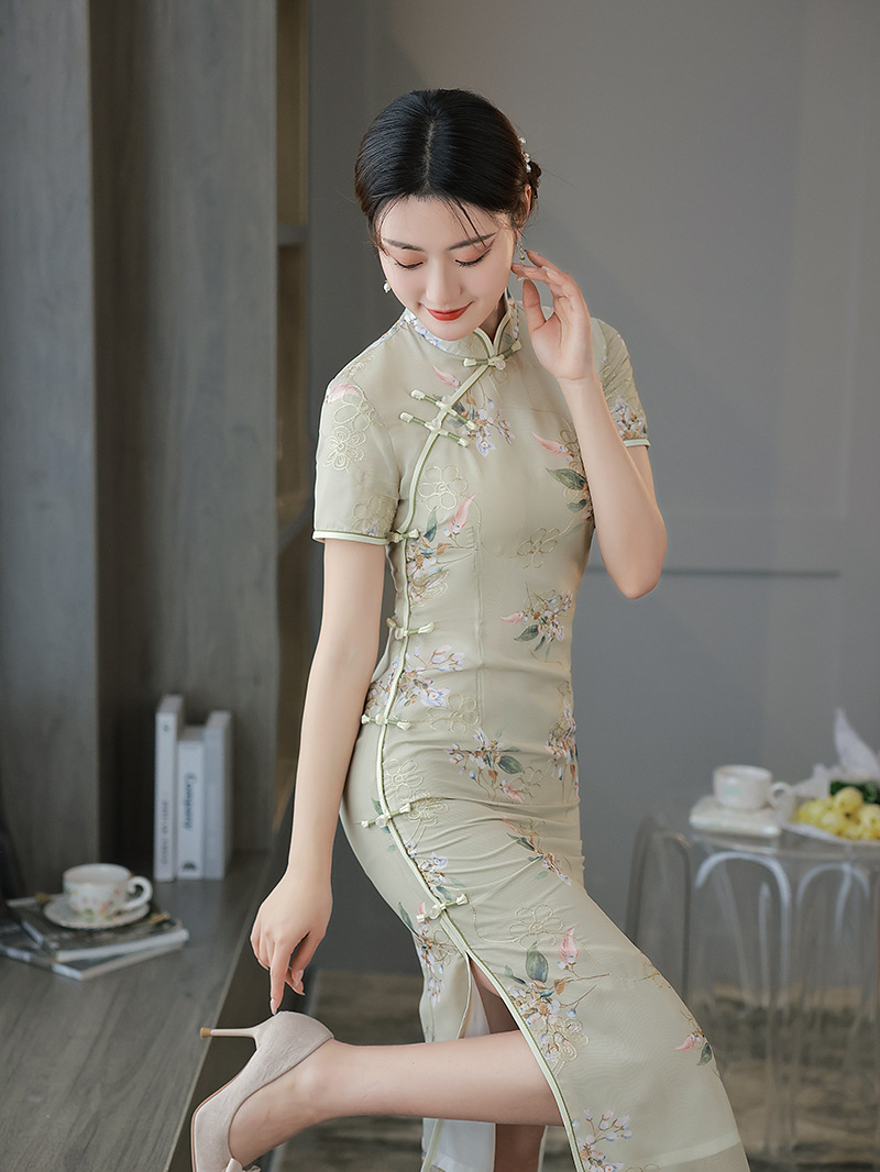 春夏季新款侧八扣申花绣改良少女旗袍连衣裙日常时尚年轻款旗袍裙