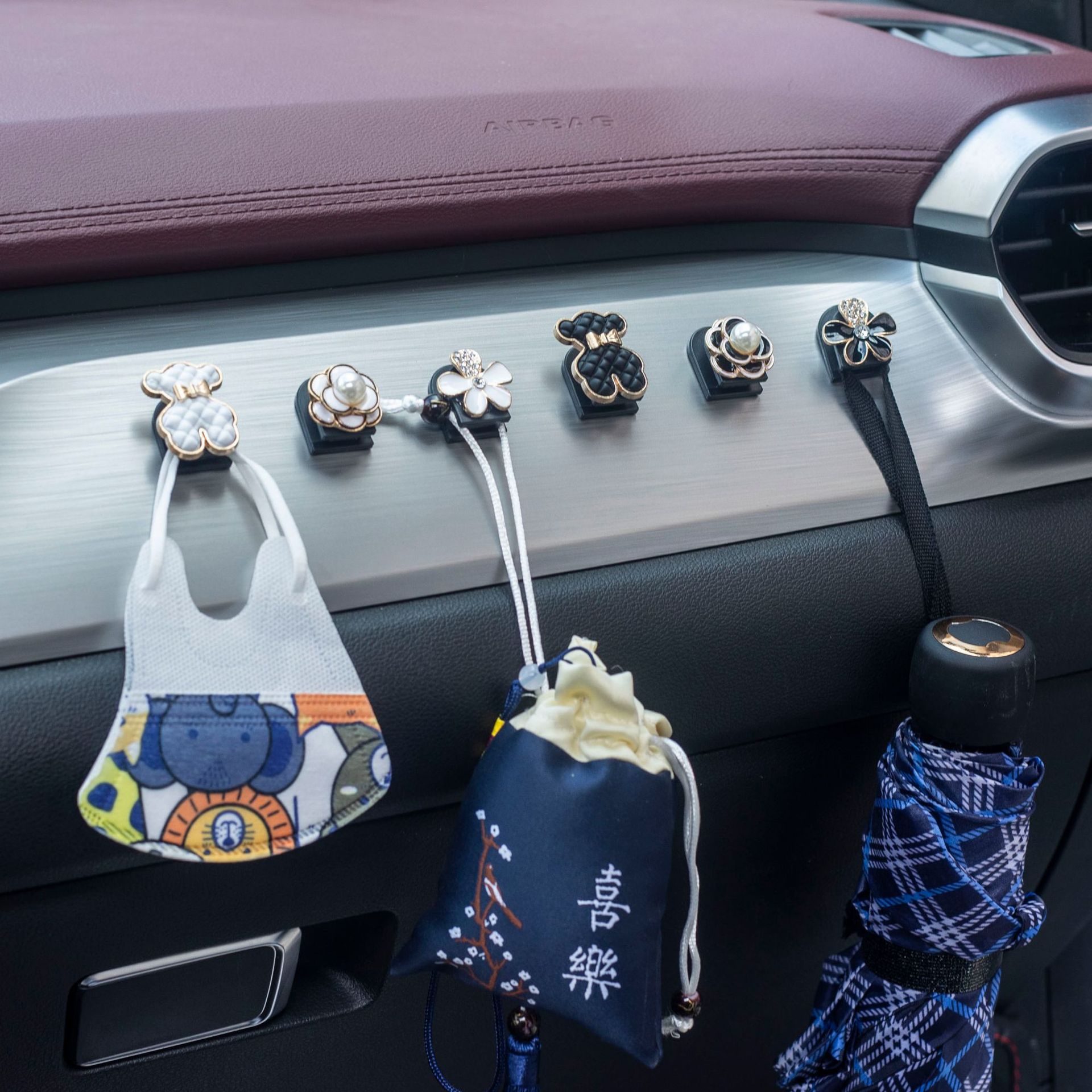 小熊茶花汽车挂钩前排车用多功能座椅背车载好物小粘钩车内饰装饰